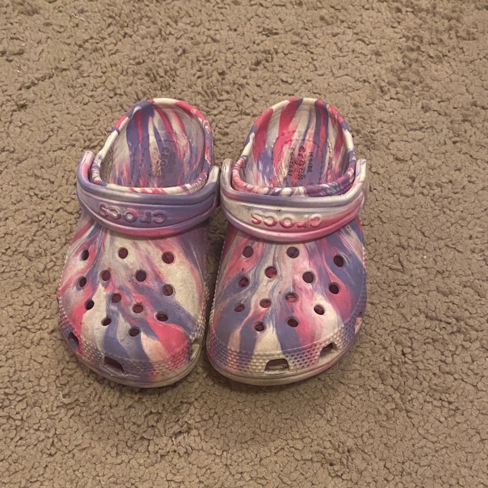 CROCS Kids' Pink and Purple Swirl